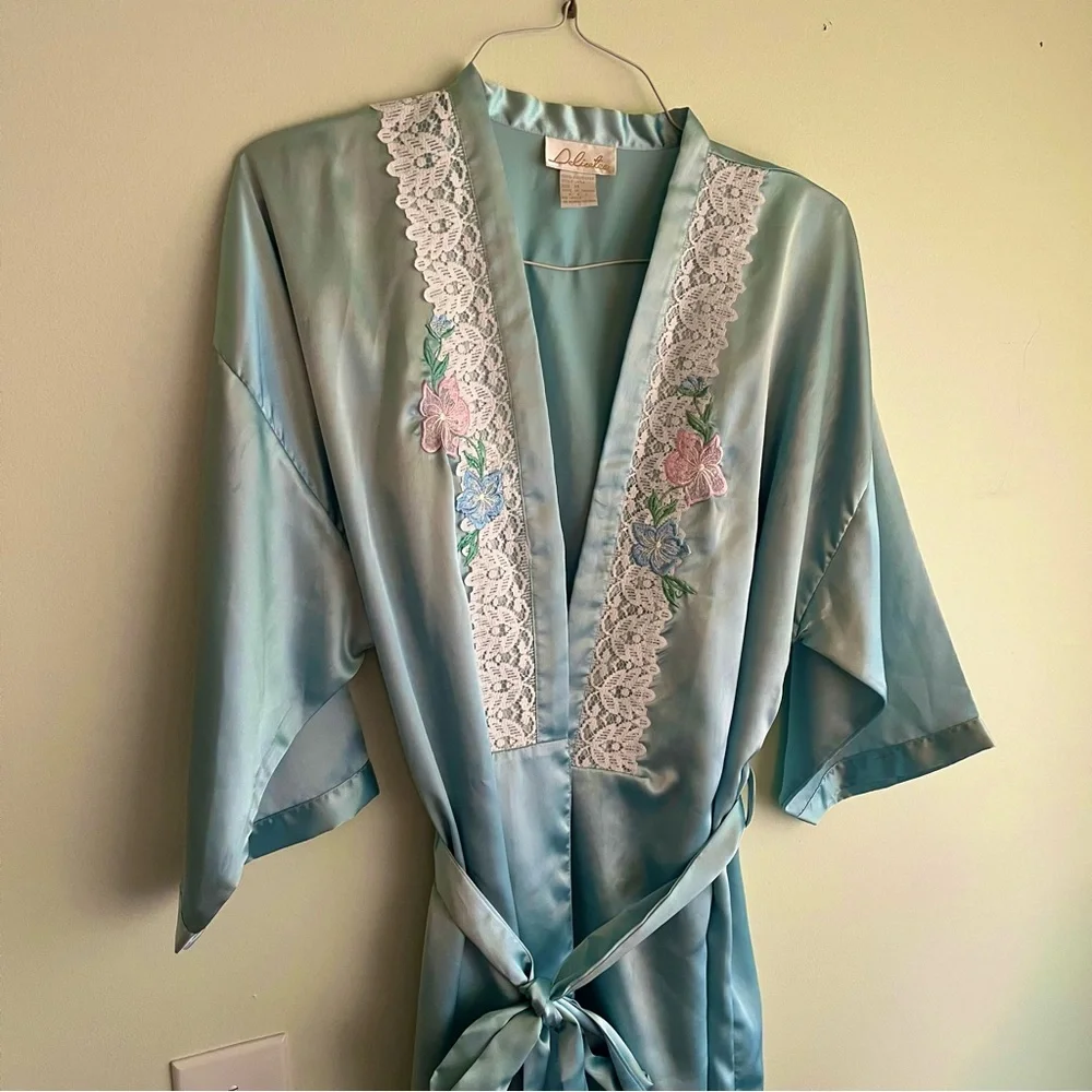 Vintage Delicate robe pale blue medium